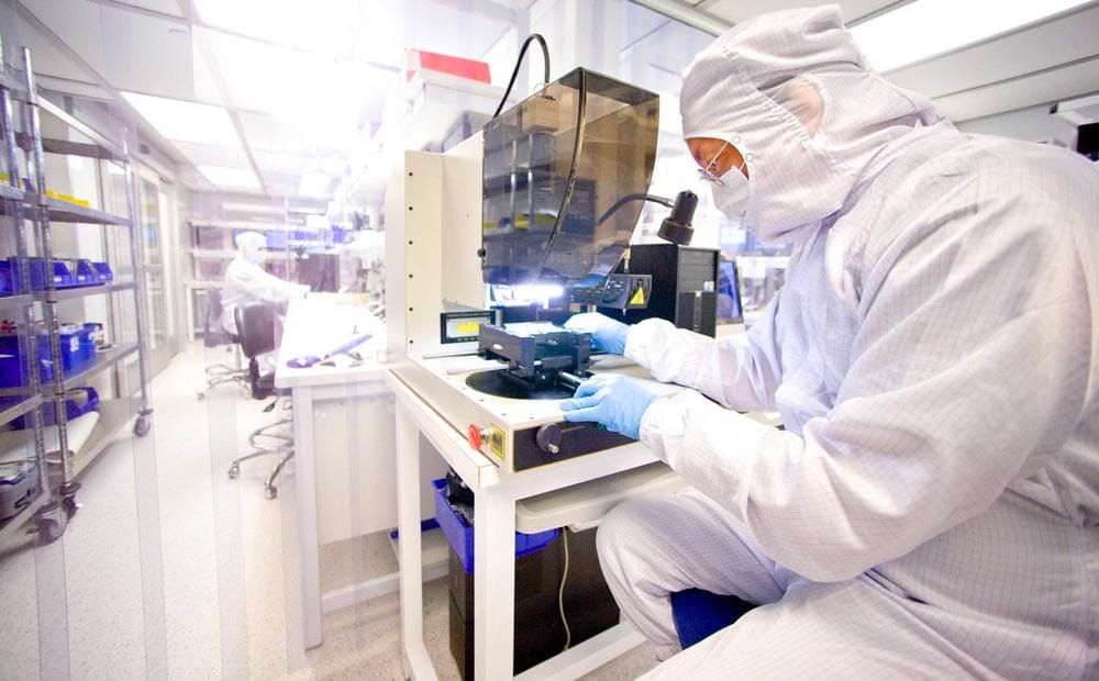 ISO 5 Class 100 Clean Room Facility